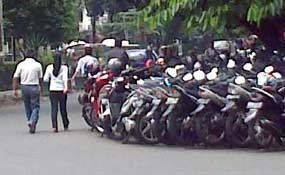 Parkir Liar Kuasai Seputaran Sarinah