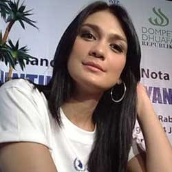 Ikuti Jejak Ariel, Luna Maya Makin Seksi