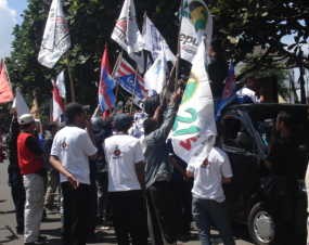 25 Parpol Demo ke KPU Kota, Jalan Soekarno Hatta Macet Parah