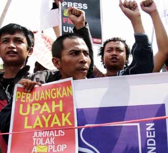 Jurnalis Denpasar Tuntut Upah Layak