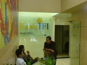 Karyawan Bank IFI Dijanjikan Dapat Pesangon Pekan Depan