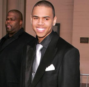 Chris Brown Ngotot Sidang Pemukulan Rihanna Dibatalkan