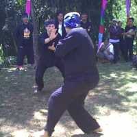 9 Warga Asing Belajar Pencak Silat di Paruyukan