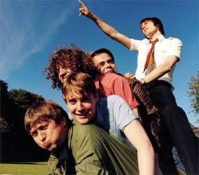 Kaiser Chiefs Dampingi Green Day Konser Tur
