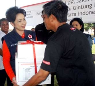 PMI DKI Beri Bantuan Korban Situ Gintung 