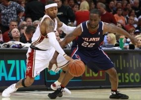 King James Gulung Hawks