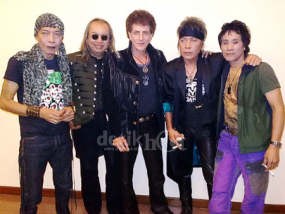 Dirayu Mira Lesmana, God Bless Ungkap Kehidupan Pribadi 