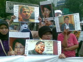 Puluhan Pendemo Datangi Istana, Desak KPK Tidak Letoi