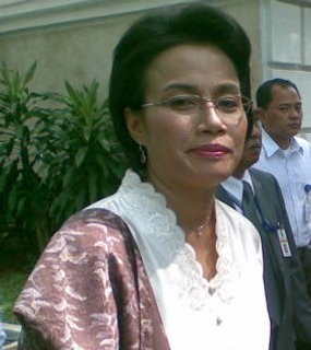 Sri Mulyani Tinjau Kemiskinan di Atas Kereta Api Mewah