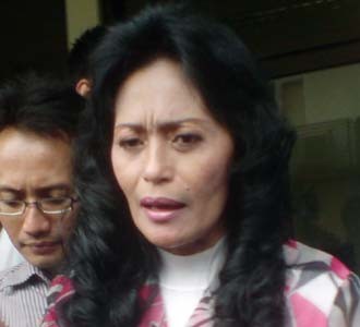 Ida Laksmiwati Jenguk Antasari