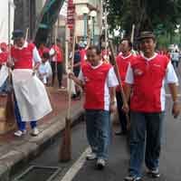 Reuni Akbar, Kagama Jatim Bersih-bersih Kota