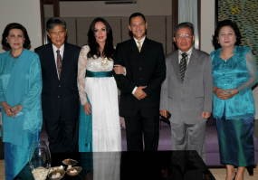 Angelina Sondakh Senang Bisa Pamer Foto Nikah