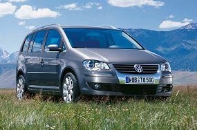 Rakit di Indonesia Harga VW Touran Akan Turun