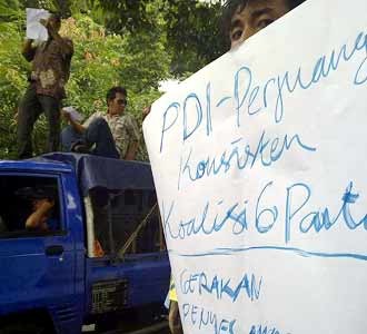 Demo Anti Koalisi PDIP-PD