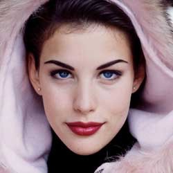 Liv Tyler, Tetap Seksi Karena Hula Hoop