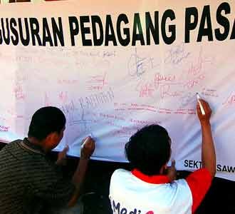 Pedagang Pasar Terong Tolak Penggusuran