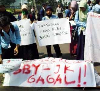 Demo SBY di Gedung Sate