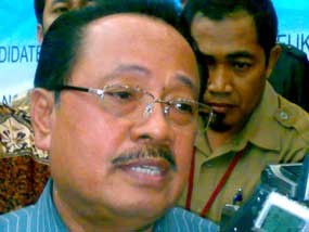 Menakertrans Kunjungi KPU, Pertanyakan Hak Pilih TKI