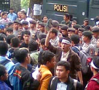 Demo Kritik Deklarasi SBY-Boediono