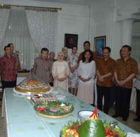 JK Juga Tumpengan di Markas Golkar