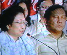 Megawati Tugasi Prabowo Urus Ekonomi Kerakyatan