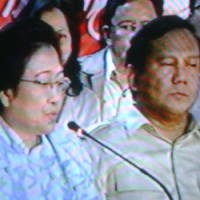 Megawati Tugasi Prabowo Urus Ekonomi Kerakyatan