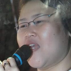 Diserang Diabetes, Rini S. Bon Bon Menolak Kaki Diamputasi