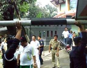 Pondok Indah, Komplek Sejuta Portal