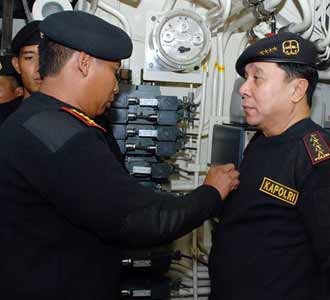 Penyematan Brevet Hiu Kencana
