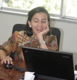 Jadi Caleg, Wanda Hamidah Jual Mobil