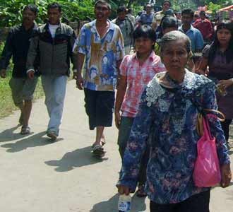 Wisata Dadakan di Lokasi Bencana