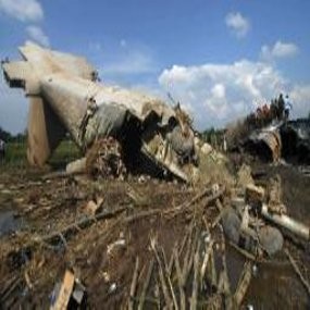 Puing Pesawat yang Halangi Evakuasi Jenazah Disingkirkan