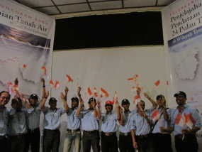  92 Bendera Mengawal Tim Ekspedisi