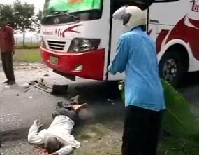 Minibus Lawan Dump Truk, 3 Tewas