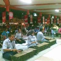 Berlatih di Stasiun, Tampil Dimana-mana