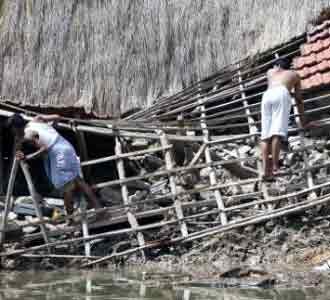 Badai Aila Terjang India