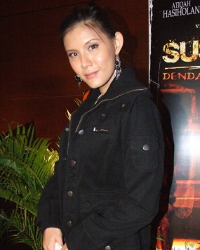 Olga Lydia Bikin Film Penuh Adegan Panas!