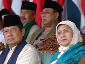 MUI: Naif Sekali Usulkan Ibu Ani Berjilbab