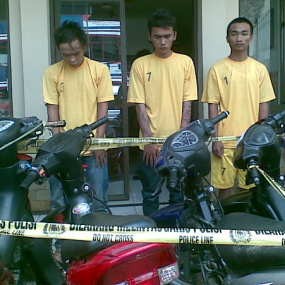 Nyambi Pencuri Motor, Komplotan Sopir Angkot Dibekuk