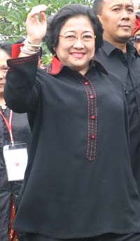 Mega Tak Mau Dipaksa Berjilbab