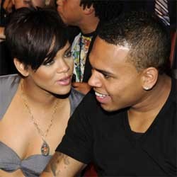 Dianiaya, Rihanna  Lawan Chris Brown di Pengadilan