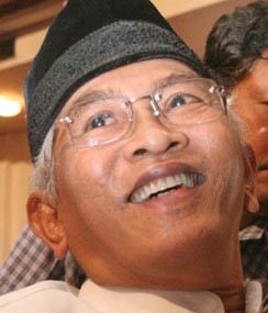 Gus Mus Dianugerahi Gelar Doctor Honoris Causa 