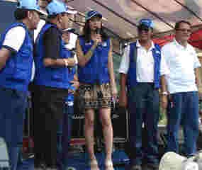 Pendukung SBY Gelar Makan Tempe Bersama di Senayan