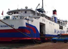 Dilengkapi Tim Medis, Kapal Basarnas Diterjunkan