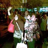 Ratusan Penumpang Tiba di Gapura Surya