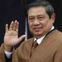 Pengasuh Ponpes Lirboyo Dukung SBY-Boediono  