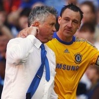 Hiddink Dipinang Chelsea