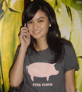 Revalina: Manohara Nggak Pantas Dikasari Pangeran Kelantan