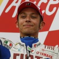 Rossi Kalah Karena Cuaca