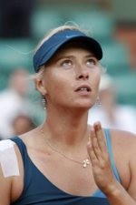 Sharapova Angkat Koper